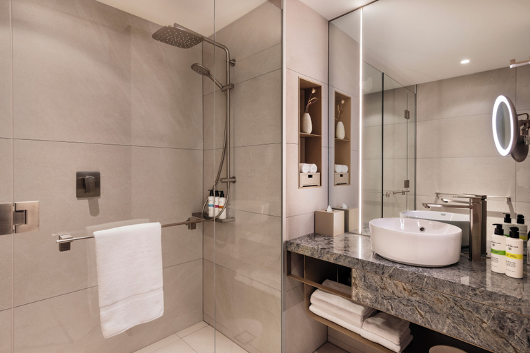 Bathroom 5, Pullman Auckland Airport, Manukau