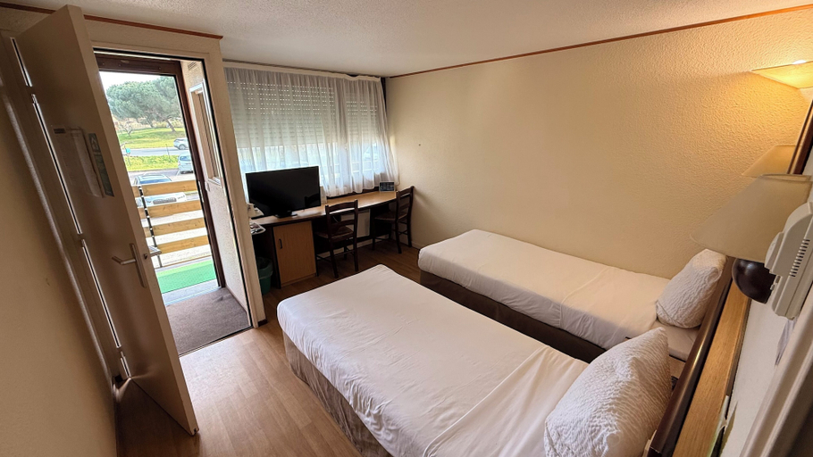 Bedroom 4, Campanile Marmande, Lot-et-Garonne