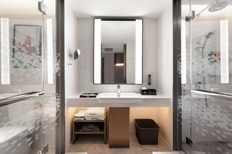 Bathroom 5, Hampton by Hilton Beijing Nan Railway, Beijing