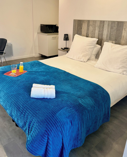 Bedroom 4, Aux Charmes, Pas-de-Calais