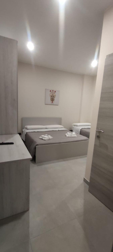 Bathroom 2, BeB575, Messina