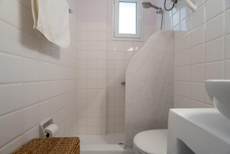 Bathroom 3, Adelfia Studios, South Aegean