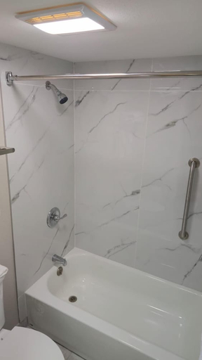 Bathroom 2, Days Inn by Wyndham Paducah I-24 Exit 4, McCracken
