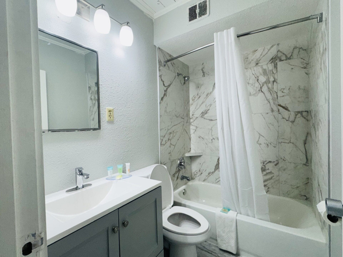 Bathroom 5, Alamo Inn & Suites, Campbell