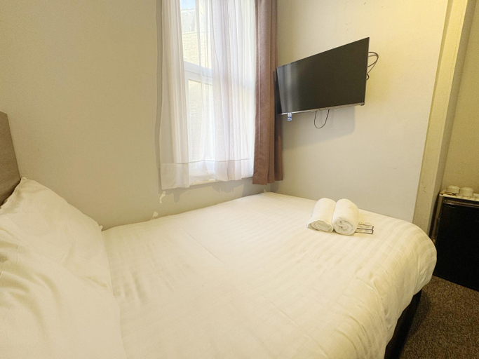 Bedroom 3, Plaza Hotel, London