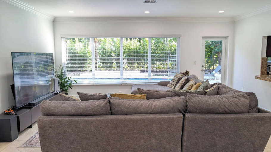 Living area 2, Coral Gables Vacation House with Pool, Miami-Dade