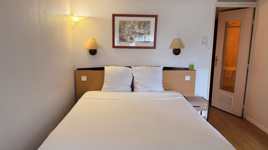 Bedroom 3, Campanile Marmande, Lot-et-Garonne