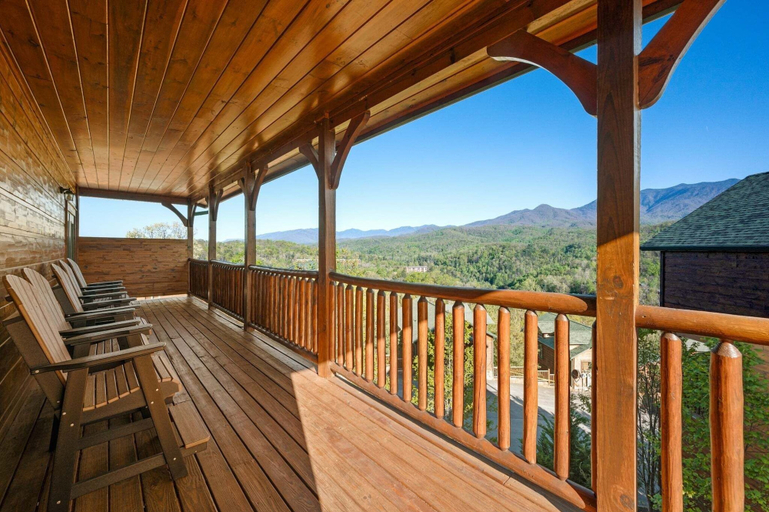 Terrace/patio 5, Gatlinburg Mountain Lodge 5 Bedroom Cabin, Sevier