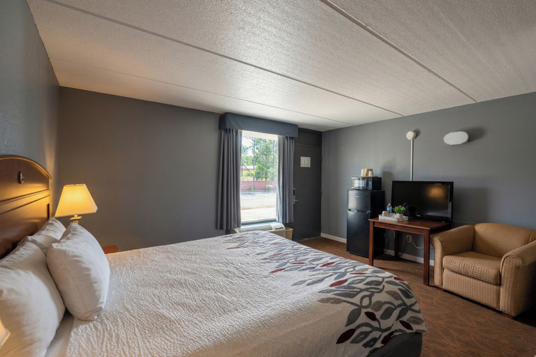 Bedroom 3, 8 Inn Americus Near Albany I 75, Sumter