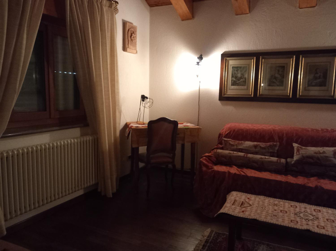 Bedroom 2, The Green Owl, Aosta