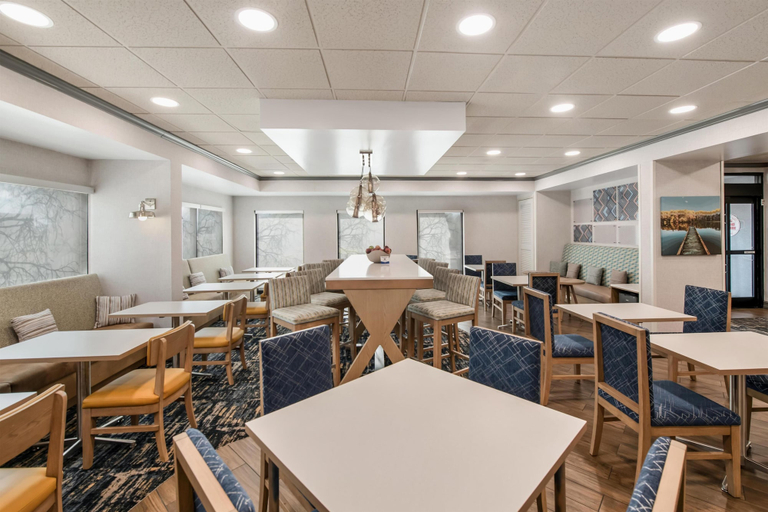 Food & Drinks 5, Hampton Inn Milledgeville, Baldwin