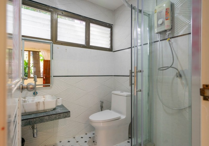 Bathroom 4, Puprai Tarnnarm Resort, Kanchanaburi, Thong Pha Phum