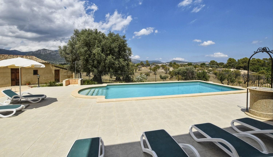 Sport & Beauty 2, House in Majorca with Pool and Mountain Views, Baleares