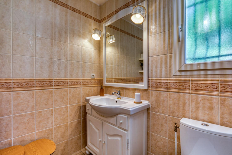 Bathroom 2, Les oliviers Puisserguier, Hérault