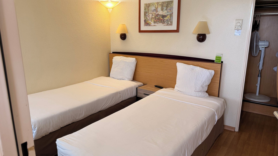 Bedroom 3, Campanile Marmande, Lot-et-Garonne