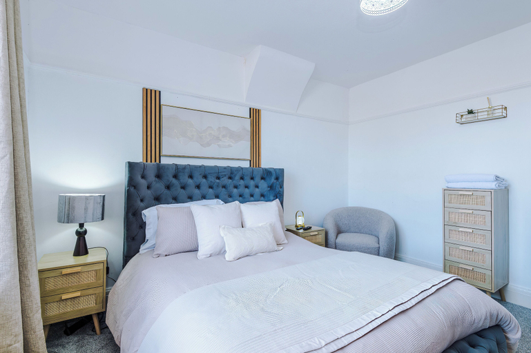 Room 5, Luxury 3 Bed - 6 min to Airport, Stockport