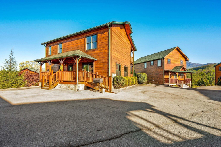 Exterior 3, Gatlinburg Mountain Lodge 5 Bedroom Cabin, Sevier