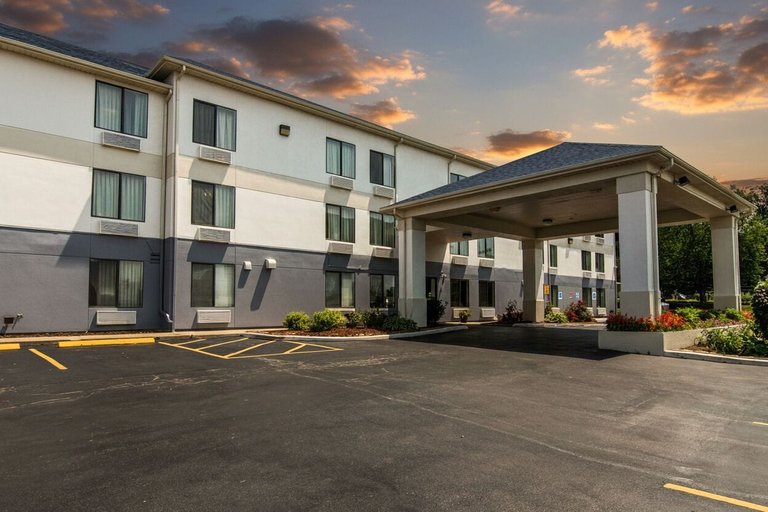 Front of property, Hotel Blu, Boone