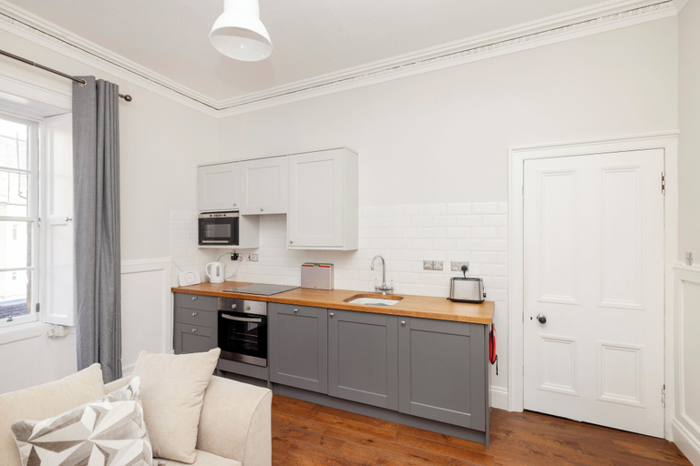 Private kitchen 4, Stylish West End 1-Bed - Prime Location, Edinburgh