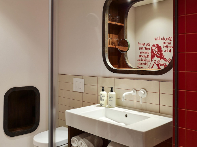 Bathroom 4, 25hours Hotel Hamburg HafenCity, Hamburg