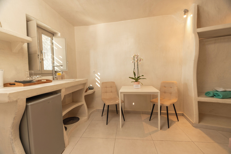 Private kitchenette 3, Rody Caves Oia, South Aegean