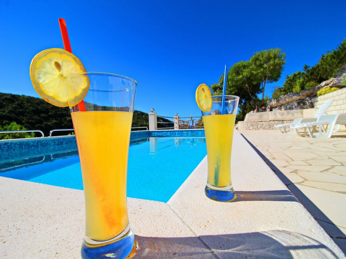 Food & Drinks 4, Oasis of Peace, Korčula