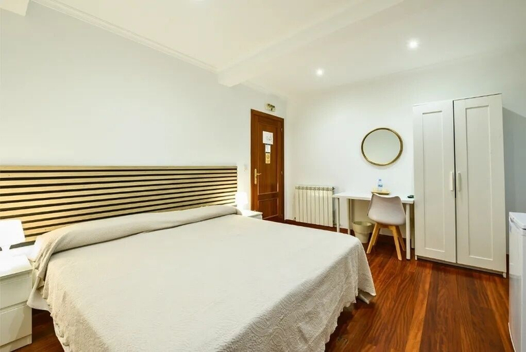 Room 3, Pensión Zelaia, Guipúzcoa