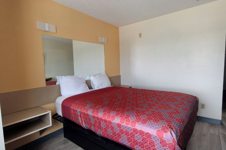 Bedroom 3, Classic Inn San Marcos, TX, Hays