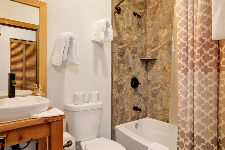 Bathroom 4, Alpine Chalet #1840, San Bernardino
