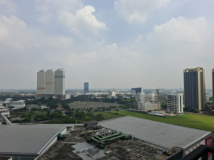 Exterior 5, Best Place with Minimalist Designed 3BR Apartment at Sky House BSD By Travelio, Tangerang Selatan