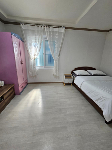 Bedroom 1, Gwangalli Tahee House, Suyeong