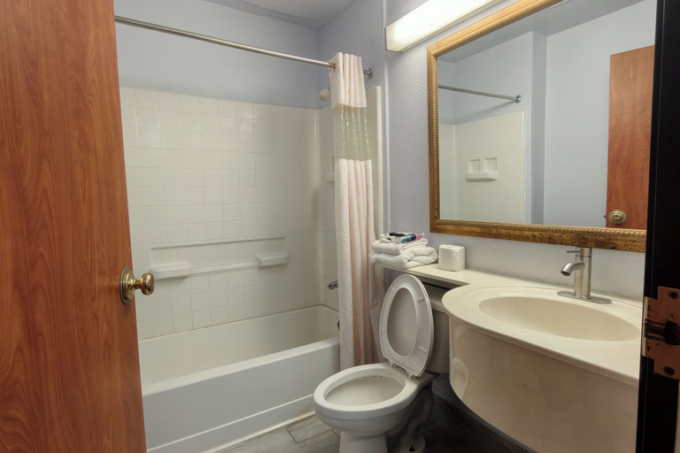 Bathroom 4, Classic Inn San Marcos, TX, Hays