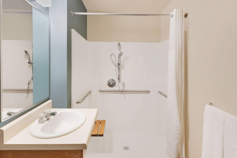Bathroom 4, WoodSpring Suites Council Bluffs, Pottawattamie