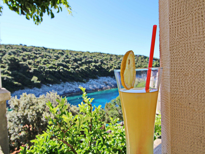 Food & Drinks 5, Oasis of Peace, Korčula