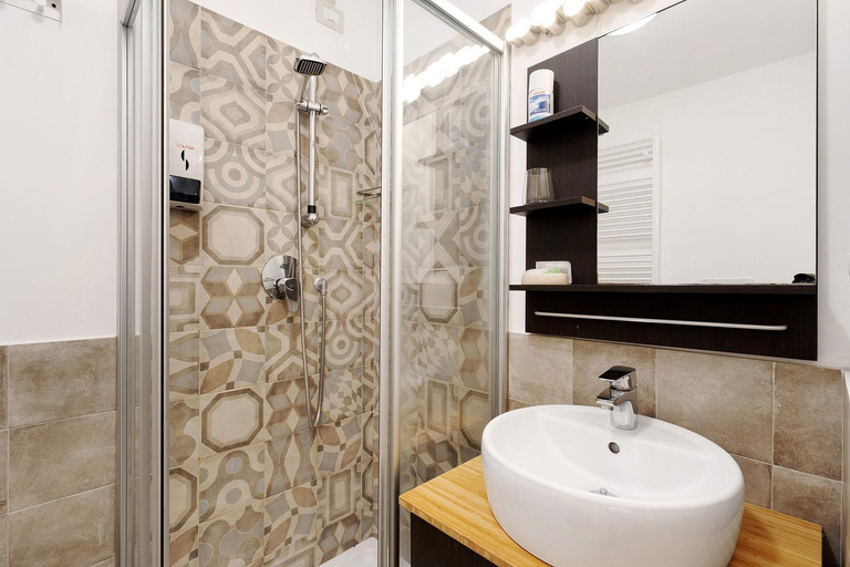 Bathroom 2, botafogo B&B, Genova