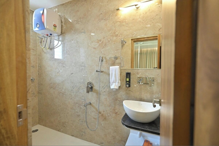 Bathroom 5, Hotel Sai Leela Inn- Ranchi Railway St., Ranchi