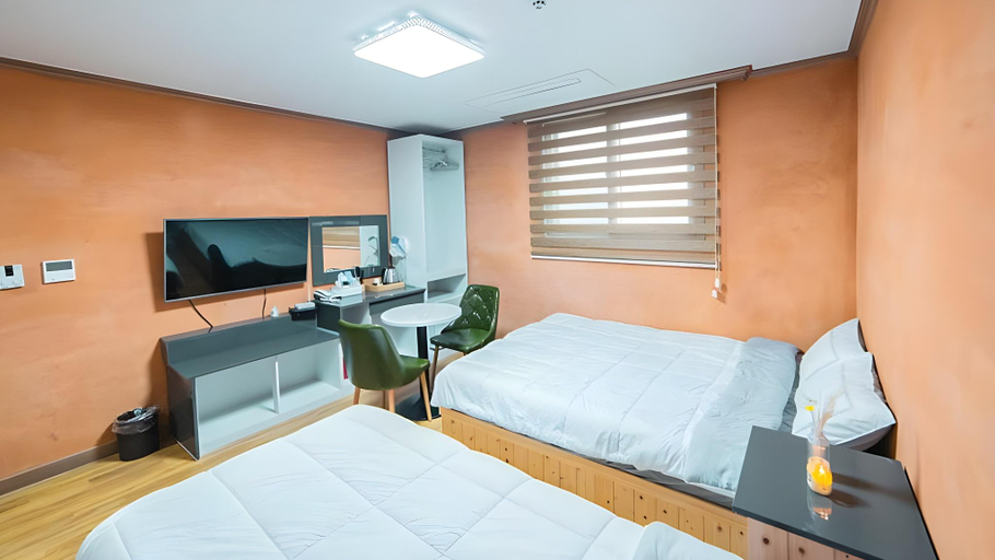 Bedroom 1, Hotel Castle, Suncheon