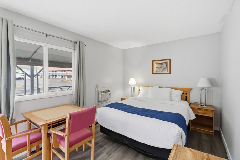 Bedroom 2, Canadas Best Value Desert Inn & Suites Cache Creek, Thompson-Nicola