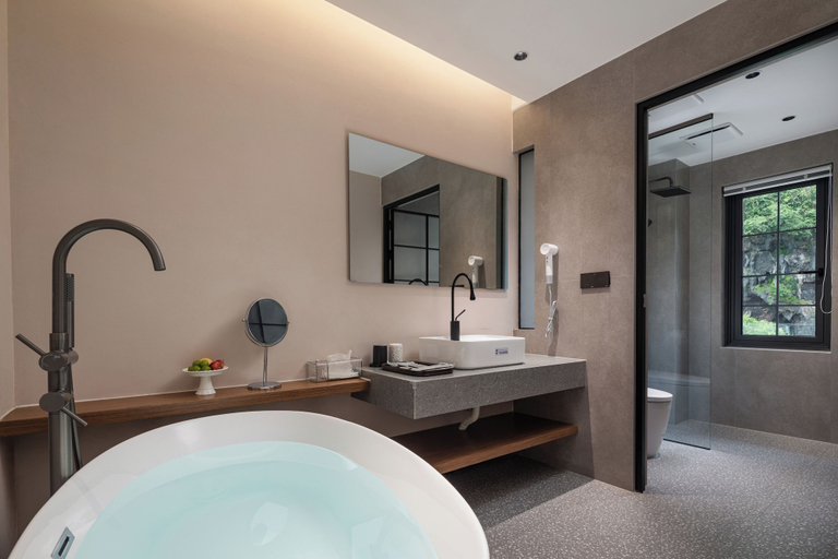 Bathroom 4, Dyed Mount Boutique Hotel, Guilin