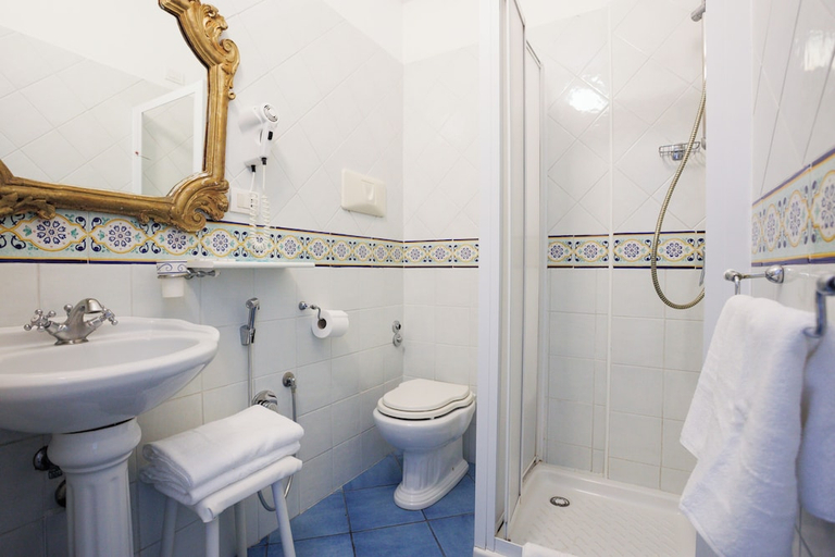 Bathroom 3, Bussola Di Hermes Hotel, Napoli