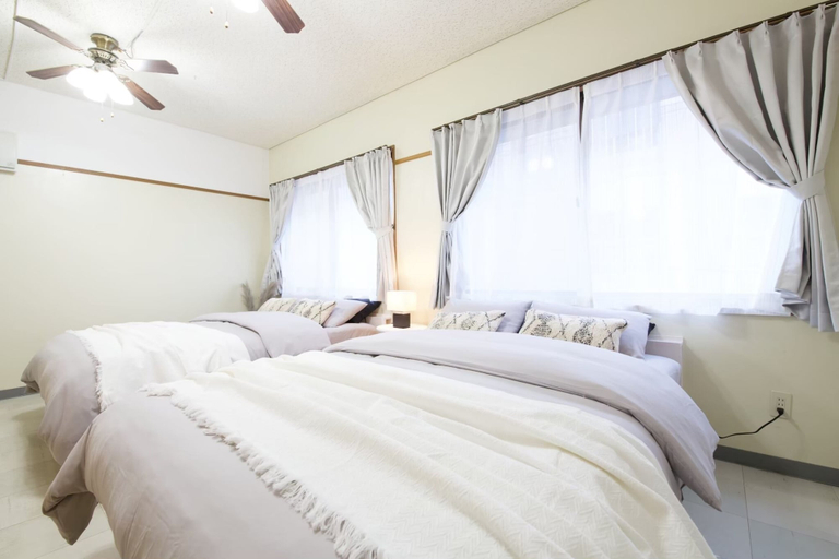 Room 2, Zeneraru Haitsu Sakaemachi 2F, Naha