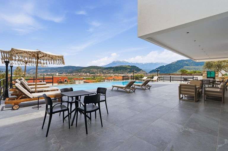 Food & Drinks, Vila Palma, Beratit
