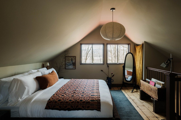 Room 4, New Paltz Way Hotel, Ulster