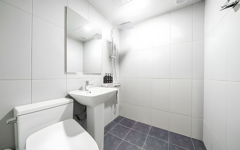 Bathroom 4, Hotel Azure, Yeonsu