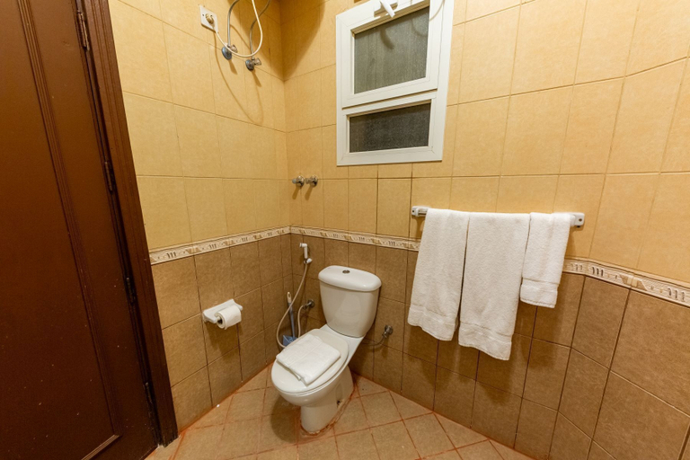 Bathroom, ALAHLAM CHALET YANBU, Yanbu