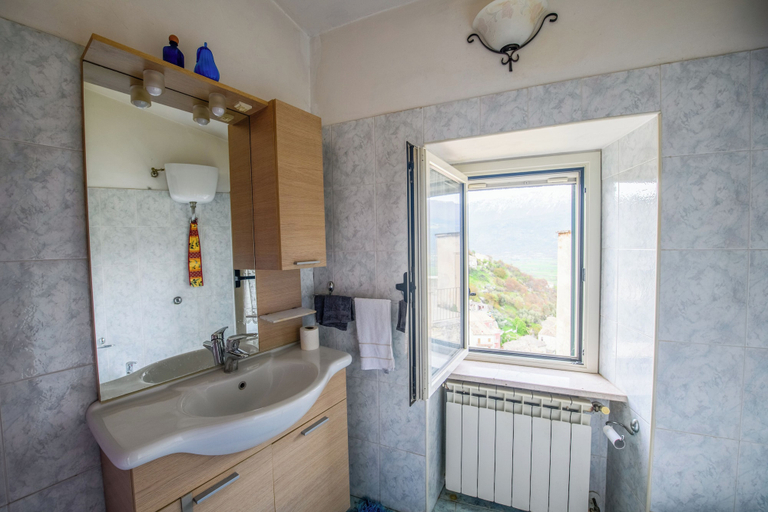 Bathroom 2, Casa Phoebe, L'Aquila
