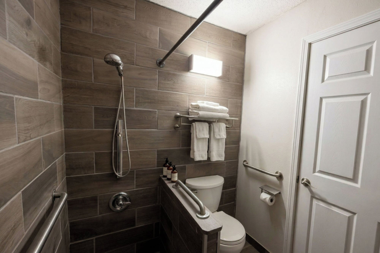Bathroom 4, 8 Inn Americus Near Albany I 75, Sumter