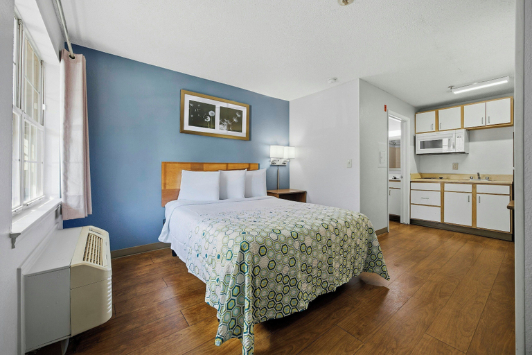 Bedroom 3, HomeTowne Studios by Red Roof Atlanta – Peachtree Corners, Gwinnett
