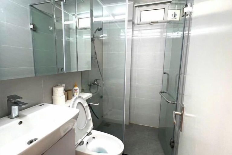 Bathroom 3, Era Apartment Dong Tac, Đống Đa
