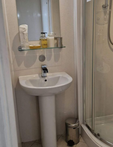 Bathroom 3, Jesmond International Hotel, Blackpool